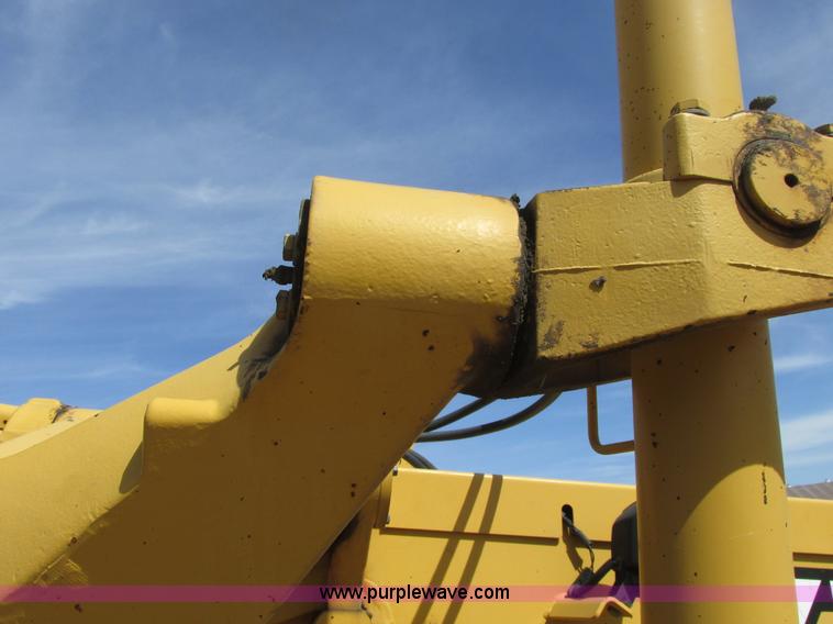 image for item A8778 1998 John Deere 770CH motor grader