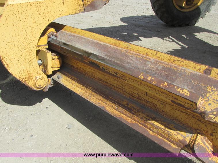 image for item A8778 1998 John Deere 770CH motor grader