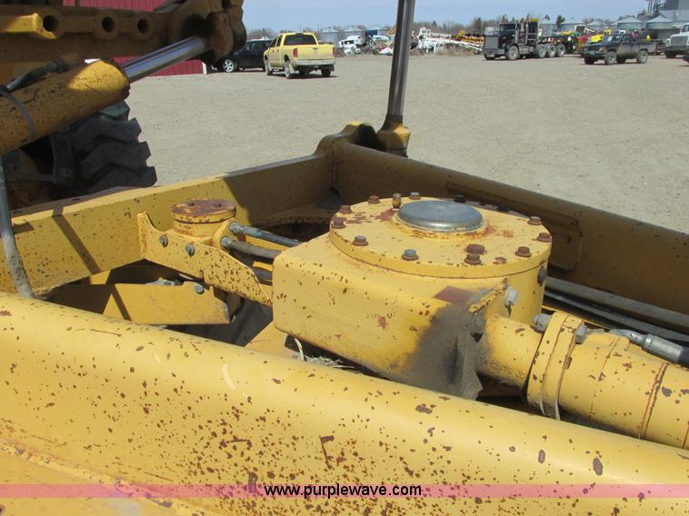image for item A8778 1998 John Deere 770CH motor grader
