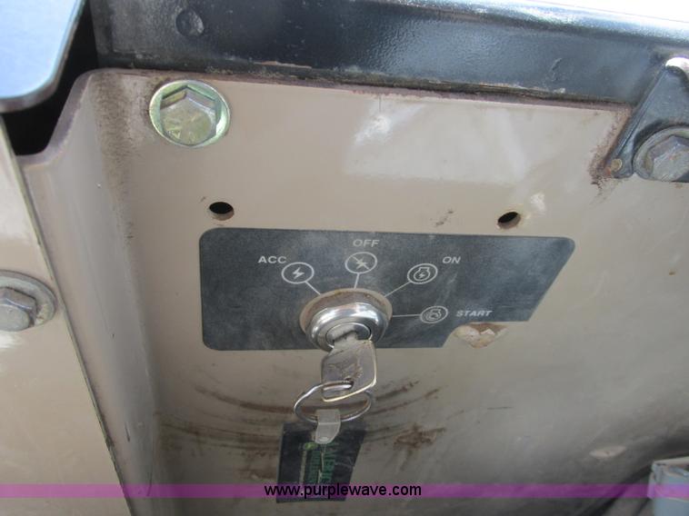 image for item A8778 1998 John Deere 770CH motor grader