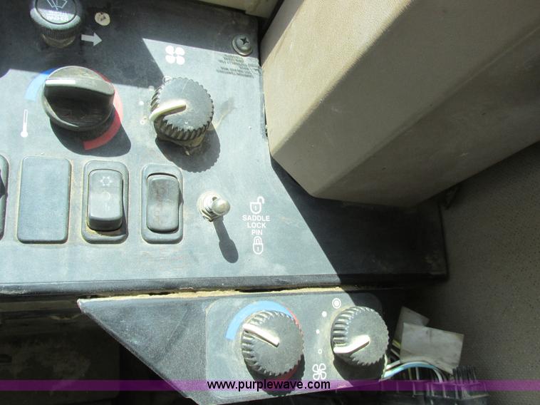 image for item A8778 1998 John Deere 770CH motor grader