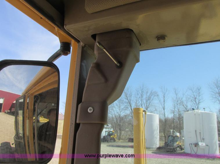 image for item A8778 1998 John Deere 770CH motor grader