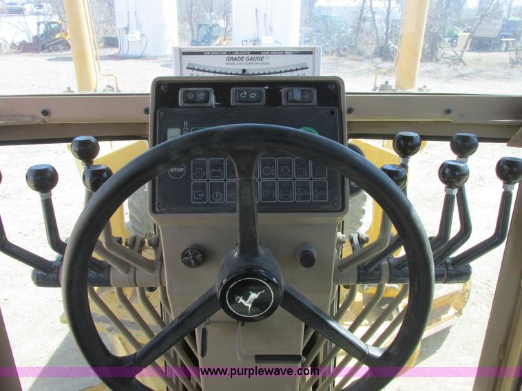 image for item A8778 1998 John Deere 770CH motor grader