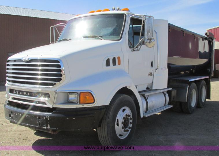 image for item A8783 2002 Sterling AT9500 dump truck