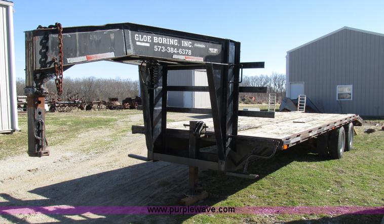 image for item AW9768 2002 Starlite equipment trailer