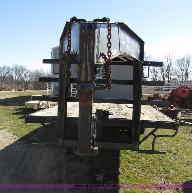 image for item AW9768 2002 Starlite equipment trailer