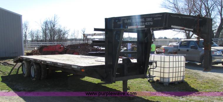 image for item AW9768 2002 Starlite equipment trailer