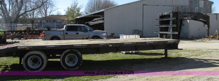image for item AW9768 2002 Starlite equipment trailer