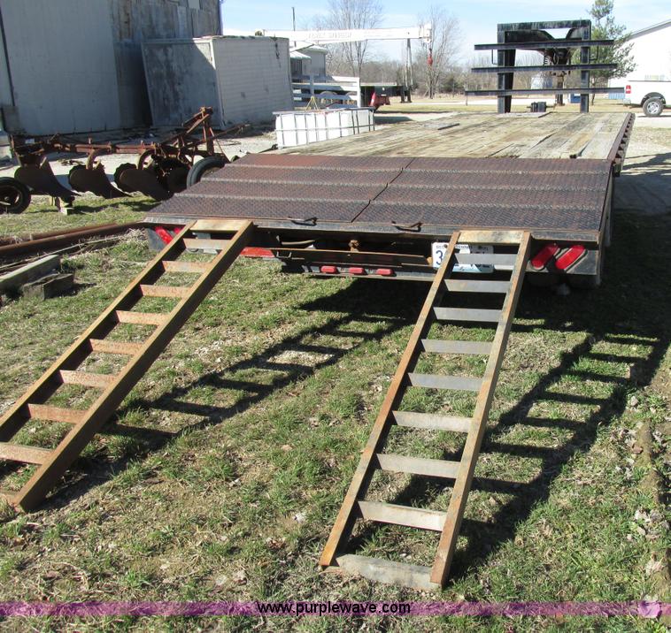 image for item AW9768 2002 Starlite equipment trailer