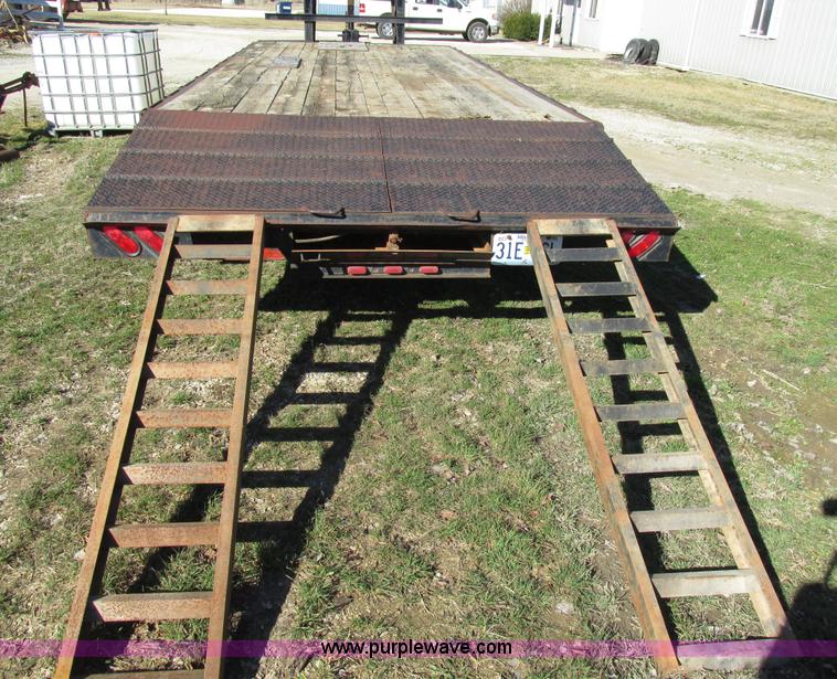 image for item AW9768 2002 Starlite equipment trailer