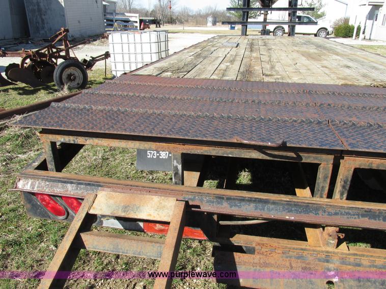 image for item AW9768 2002 Starlite equipment trailer