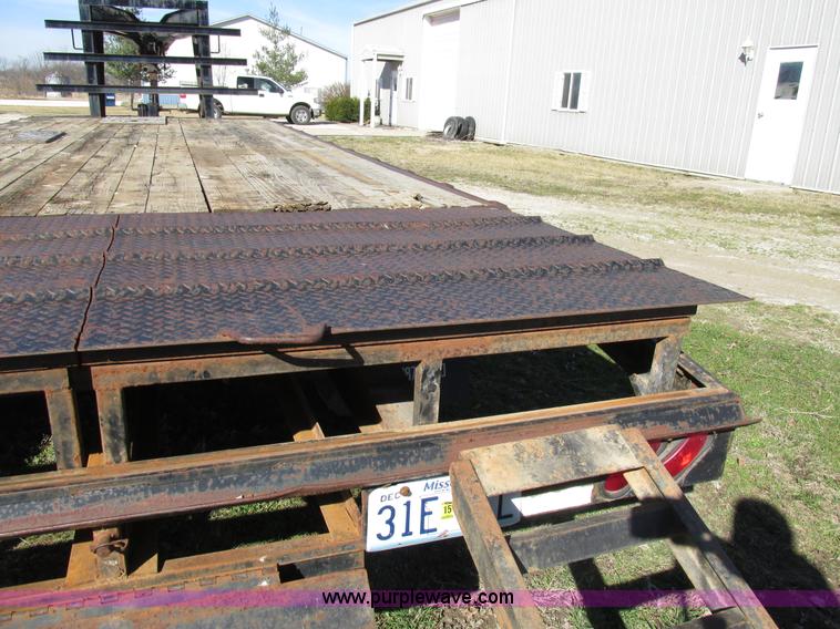 image for item AW9768 2002 Starlite equipment trailer