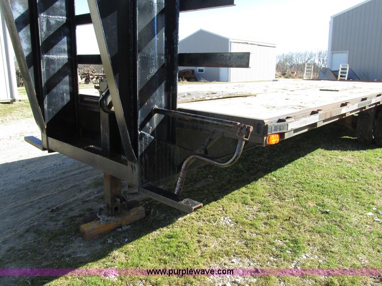 image for item AW9768 2002 Starlite equipment trailer
