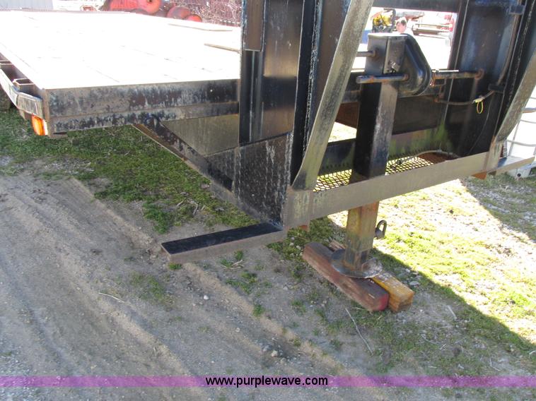 image for item AW9768 2002 Starlite equipment trailer