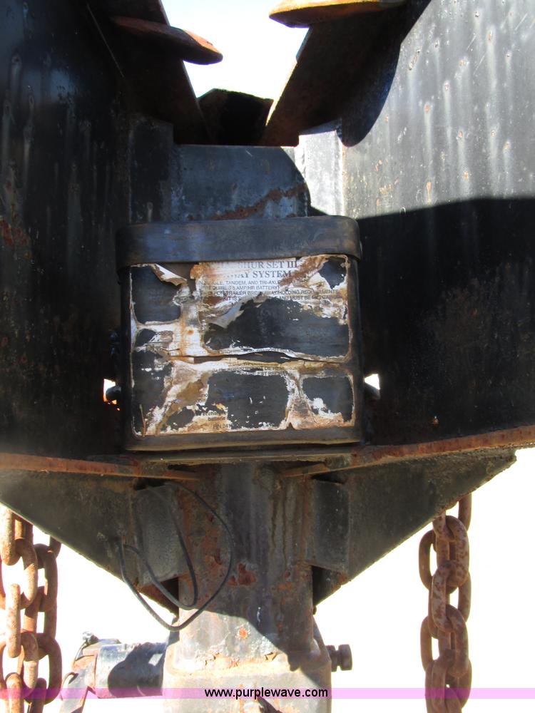 image for item AW9768 2002 Starlite equipment trailer