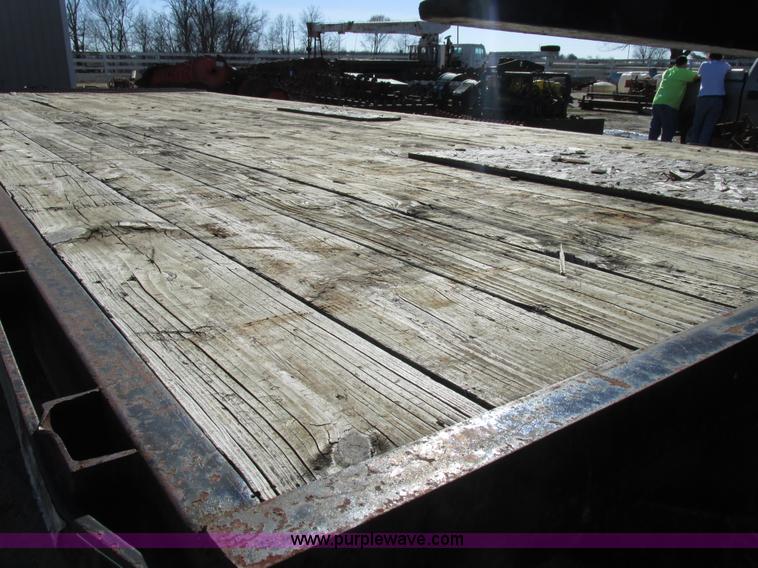 image for item AW9768 2002 Starlite equipment trailer