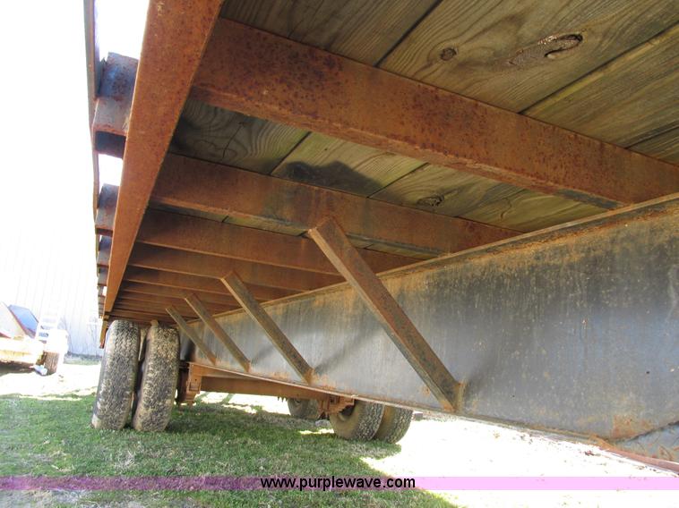 image for item AW9768 2002 Starlite equipment trailer