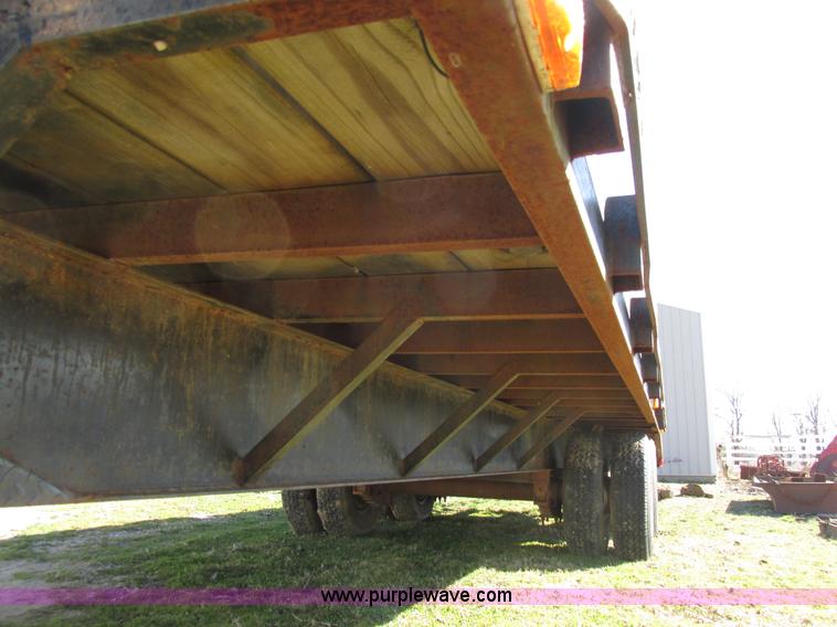image for item AW9768 2002 Starlite equipment trailer