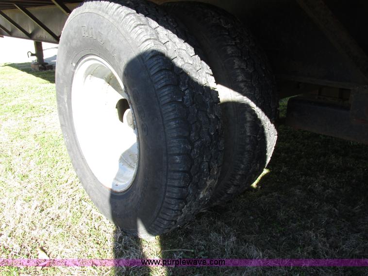 image for item AW9768 2002 Starlite equipment trailer