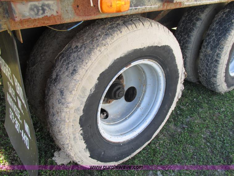 image for item AW9768 2002 Starlite equipment trailer