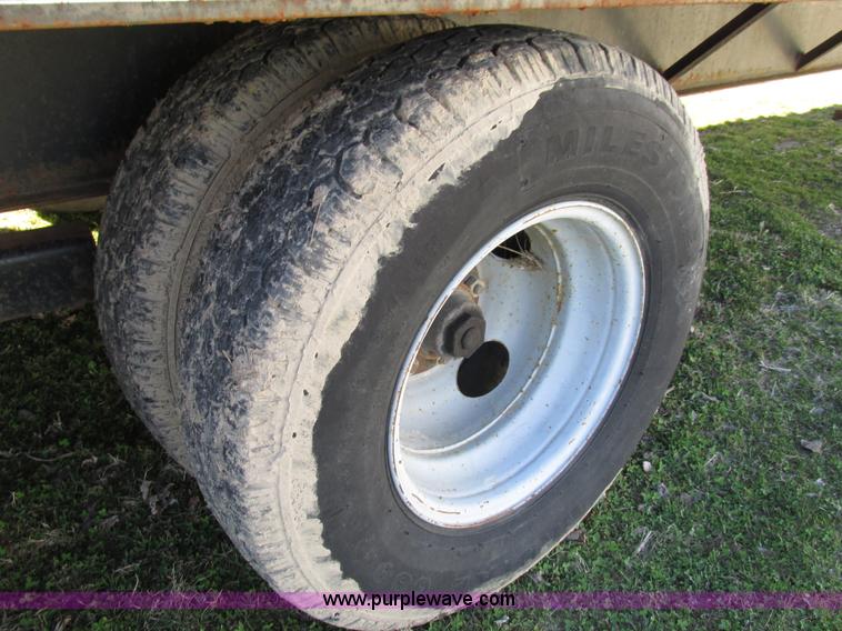 image for item AW9768 2002 Starlite equipment trailer