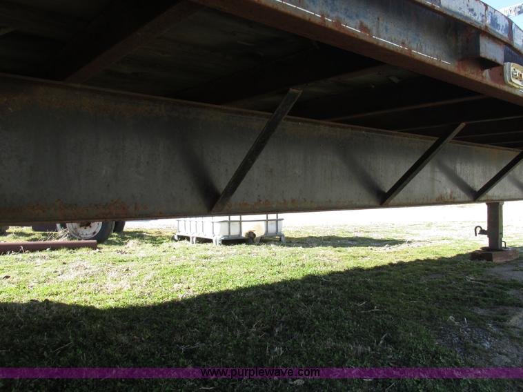 image for item AW9768 2002 Starlite equipment trailer