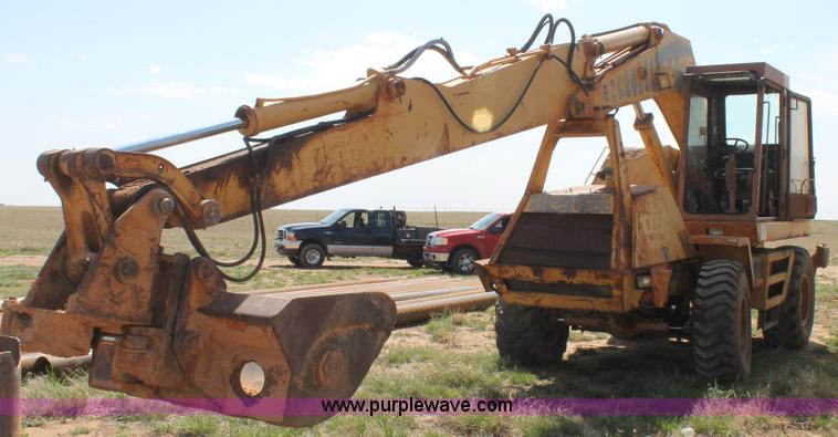 image for item H1522 Case 1085C excavator