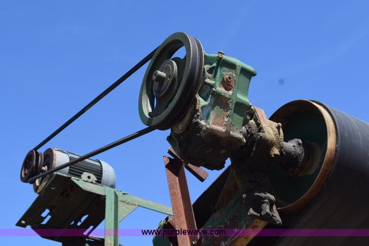 image for item H5181 Oversized stone stacking conveyor