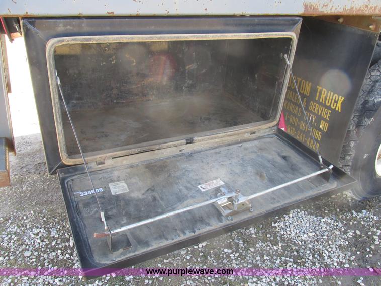 image for item H7553 2000 Sterling L7500 crane truck