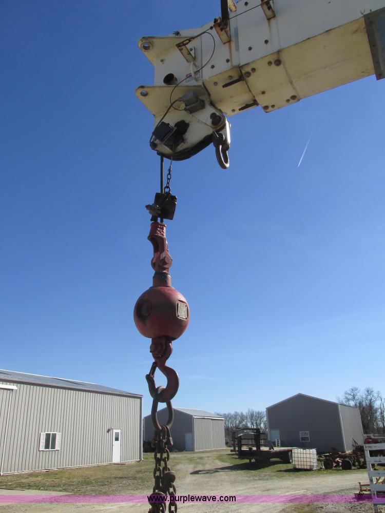 image for item H7553 2000 Sterling L7500 crane truck