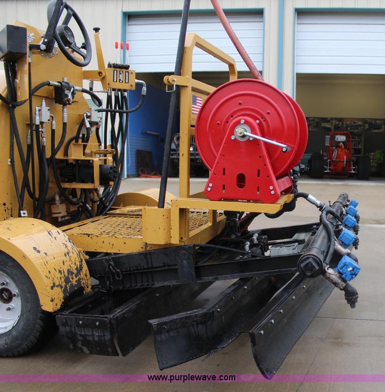 image for item I1732 2013 American Sealcoat SC440 asphalt sealer