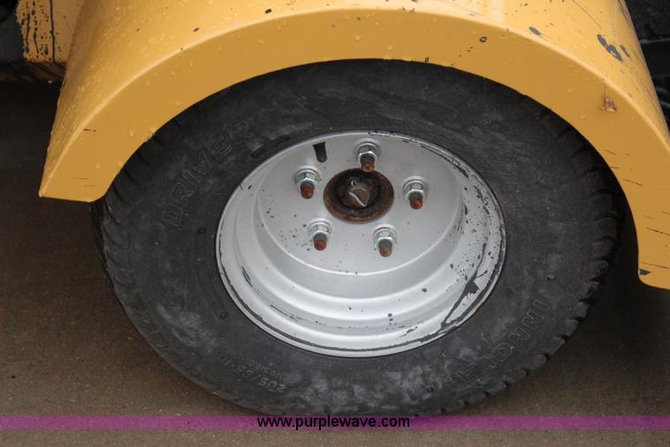 image for item I1732 2013 American Sealcoat SC440 asphalt sealer