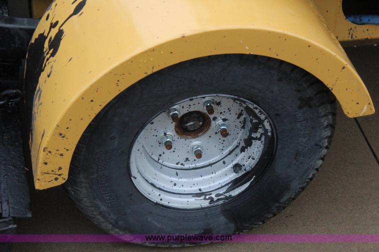 image for item I1732 2013 American Sealcoat SC440 asphalt sealer