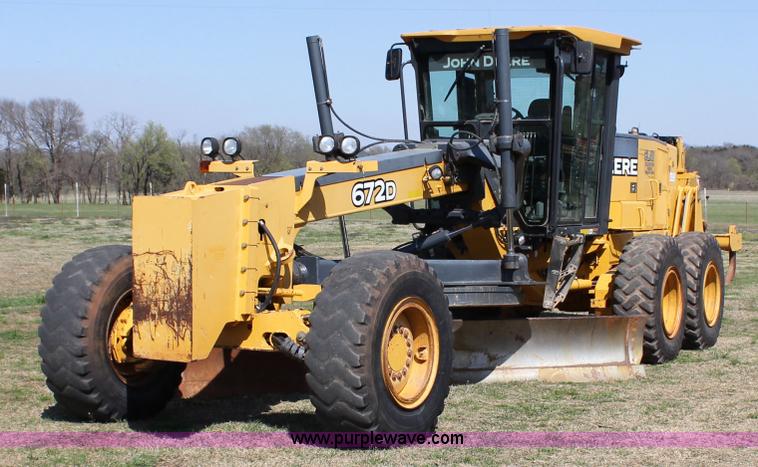 image for item I1748 2006 John Deere 672D articulated motor grader