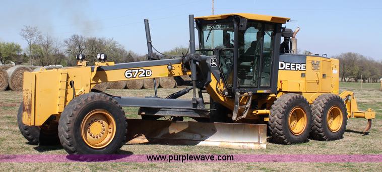 image for item I1748 2006 John Deere 672D articulated motor grader