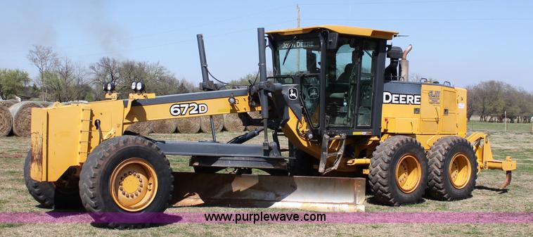 image for item I1748 2006 John Deere 672D articulated motor grader