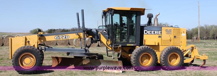 image for item I1748 2006 John Deere 672D articulated motor grader