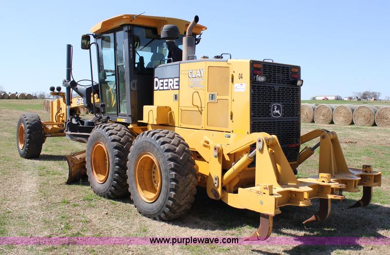 image for item I1748 2006 John Deere 672D articulated motor grader