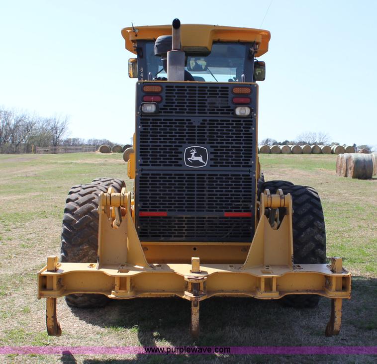 image for item I1748 2006 John Deere 672D articulated motor grader