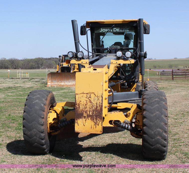 image for item I1748 2006 John Deere 672D articulated motor grader