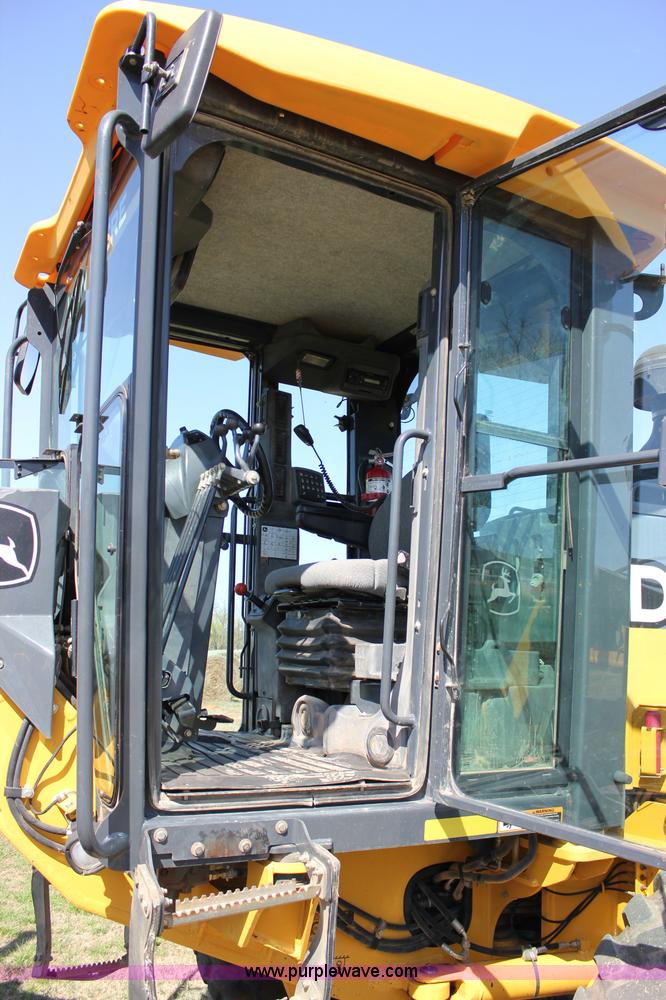 image for item I1748 2006 John Deere 672D articulated motor grader