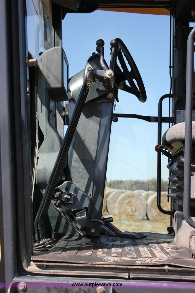 image for item I1748 2006 John Deere 672D articulated motor grader