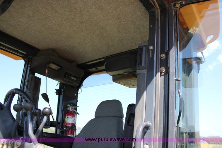 image for item I1748 2006 John Deere 672D articulated motor grader