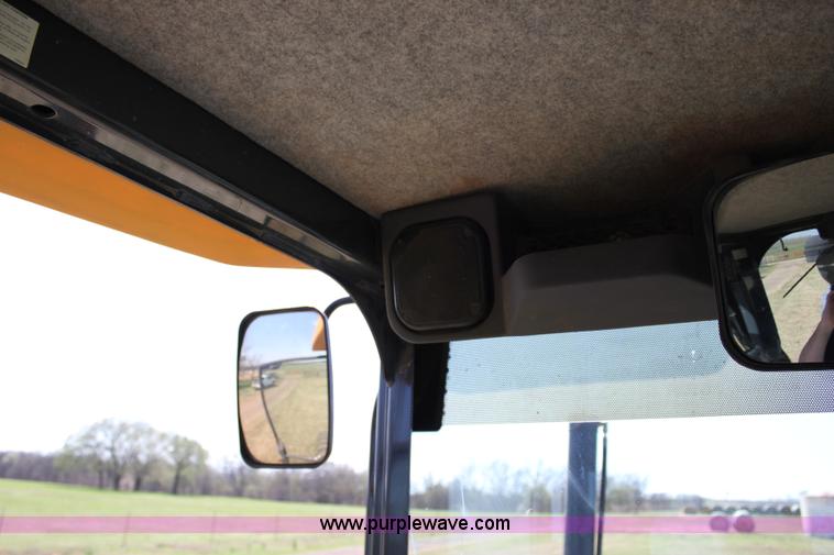 image for item I1748 2006 John Deere 672D articulated motor grader