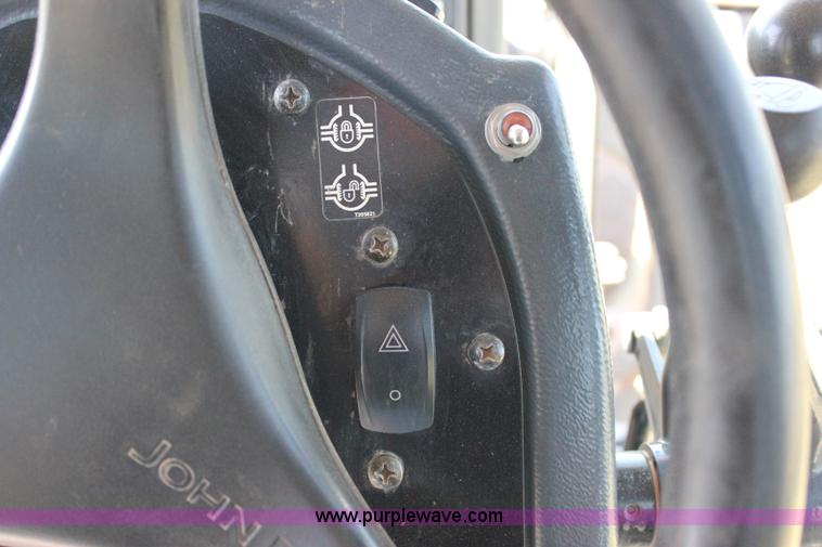 image for item I1748 2006 John Deere 672D articulated motor grader