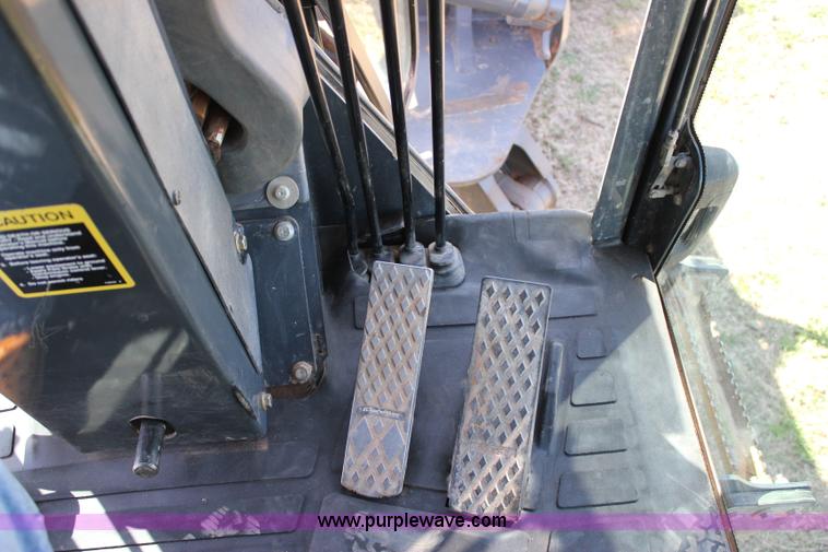 image for item I1748 2006 John Deere 672D articulated motor grader