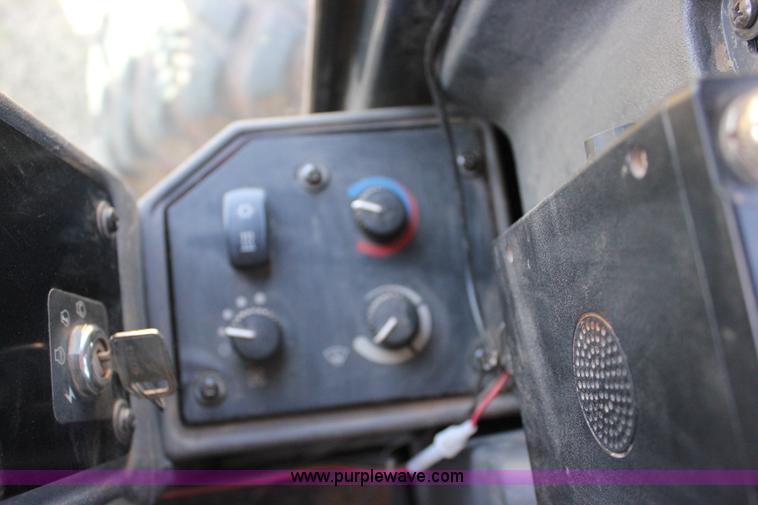 image for item I1748 2006 John Deere 672D articulated motor grader