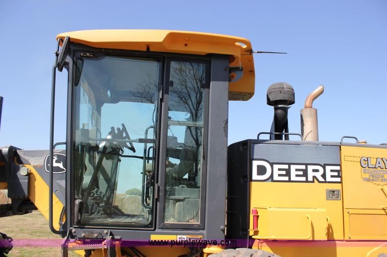 image for item I1748 2006 John Deere 672D articulated motor grader