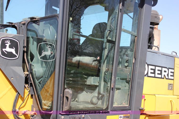 image for item I1748 2006 John Deere 672D articulated motor grader