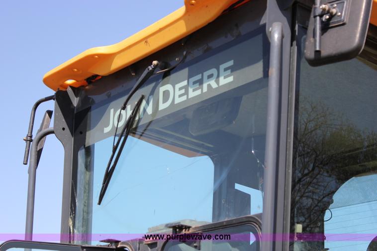 image for item I1748 2006 John Deere 672D articulated motor grader